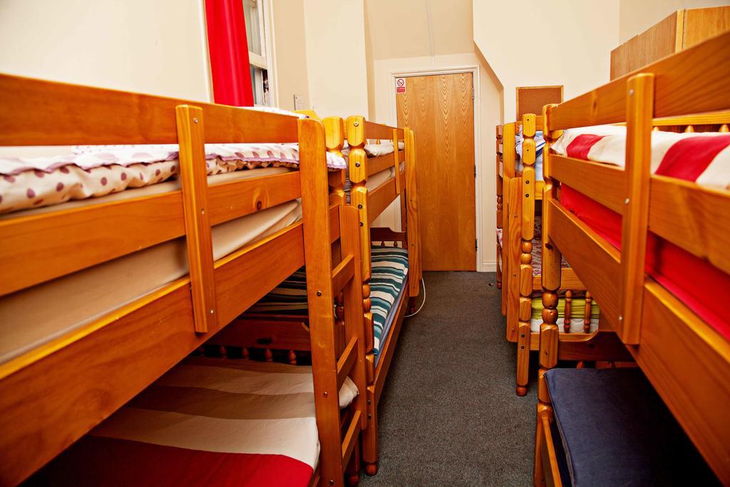 The Queens Hostel Бристол Стая снимка