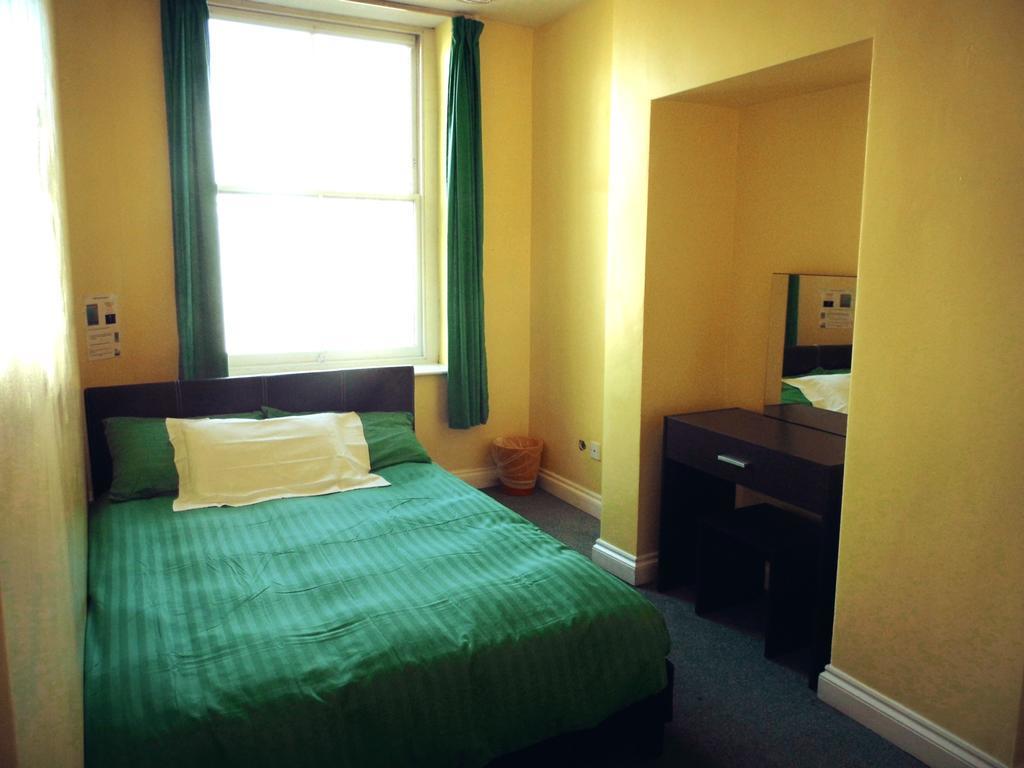 The Queens Hostel Бристол Екстериор снимка